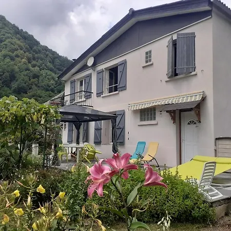 Le Lys Dans La Vallee D Apartamento Ustou